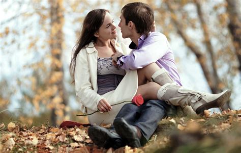 Top 10 Best Couples Wallpapers And Couple Pictures For Valentine Day 2018