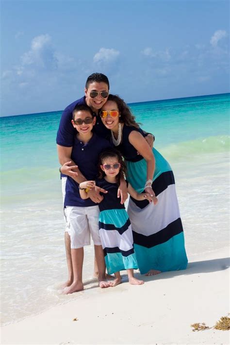 Sesiones en la playa Familias Fotógrafos en Cancún Riviera Maya Whatsapp