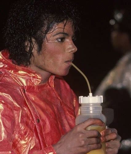 Waving To The Fans ♥ Michael Jackson Photo 22550249 Fanpop