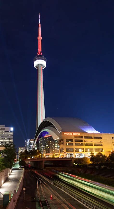 Cn Tower And Rogers Centre Toronto By Wolfgang Wörndl Toronto City