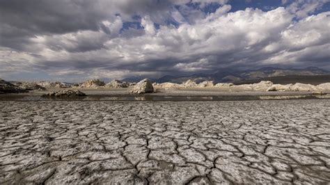 Half Worlds Largest Lakes And Reservoirs Drying Up Study