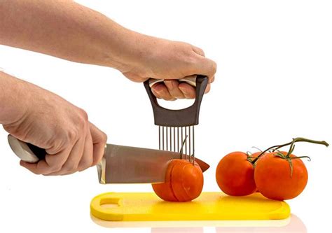 Pronged Onion Holder Helps Slice Onions Quickly And Easily