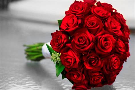 صور ورود حمراء بوكيه من الورود الحمراء كافي للتعبير عن حبك الحبيب للحبيب