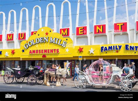Blackpool Golden Mile Amusements Hi Res Stock Photography And Images