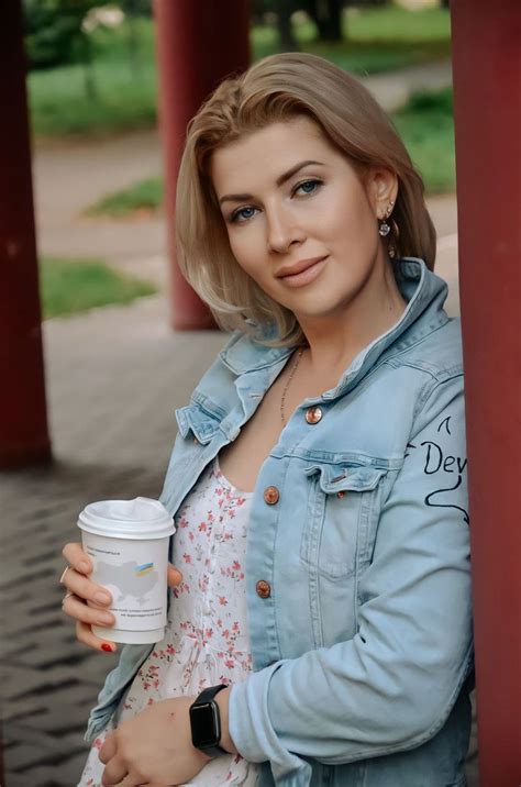 43 Yo Natalia From Linz Austria Blue Eyes Blond Hair Id 866111