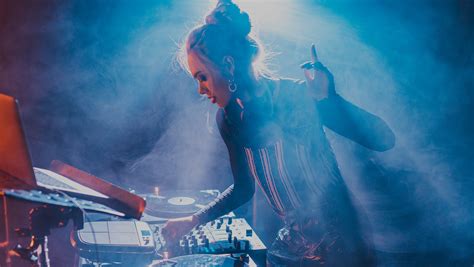 7 Influential Female Djs Of Electronic Music