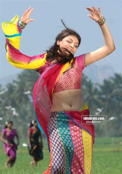 indian celebs pics kajal agarwal exposing her asserts thru colourful half saree