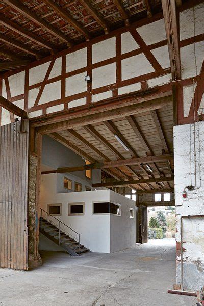 „wir hatten bereits erfahrungen mit dem umbau und der sanierung historischer gebäude gemacht und konnten gut einschätzen, was auf uns zukommt. zuerst ließen die architekten die substanz prüfen. Landhäuser: Meine Scheune ist mein Castle | Umbau scheune ...
