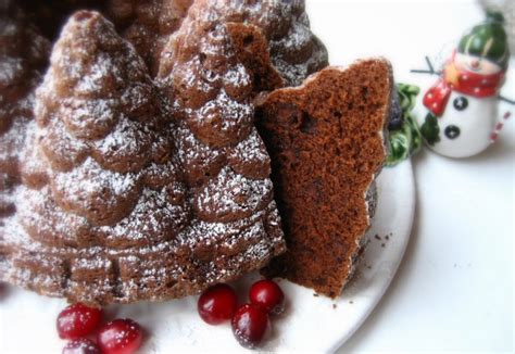 Looking for bundt cake mix recipes? Nigella's recipe for a beautiful holiday tree bundt cake ...