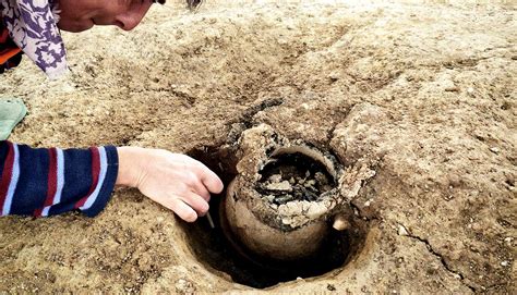 Great Facts Method May Solve Mysteries Of Ancient Human Ashes In Urns