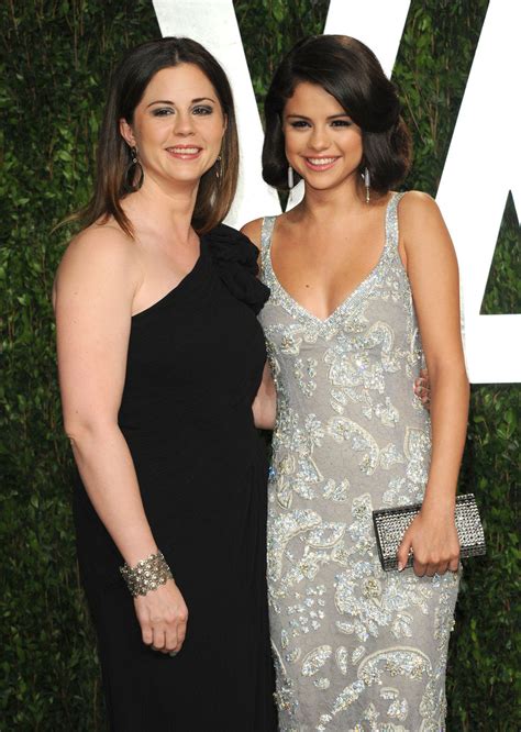Selena Gomez And Mandy Teefey Celebrity Look Alike Moms And Daughters