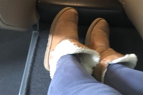 woman banned from airport lounge for wearing ugg boots