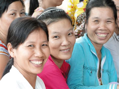 File:Vietnamese women in canthao district.jpg - Wikimedia Commons