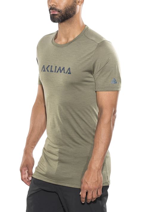 The experience and knowledge we have gained through generations is an invaluable advantage in our continuous effort to keep people warm and dry. Aclima LightWool LOGO T-Shirt Men ranger green - addnature.com