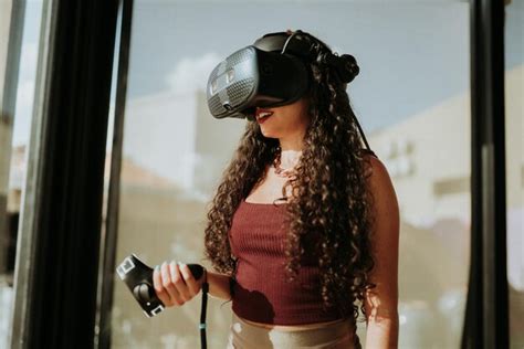 Premium Photo Latin Woman With Virtual Reality Glasses Future
