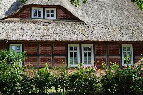 reetdachhaus lüneburger heide haus kostenloses foto auf pixabay pixabay
