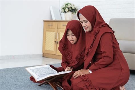 تشير رؤية قراءة الفاتحة للمتزوجة التي تعاني من خلافات مع زوجها على انتهاء هذه الخلافات. قراءة سورة الفاتحة في المنام للعزباء | نواعم