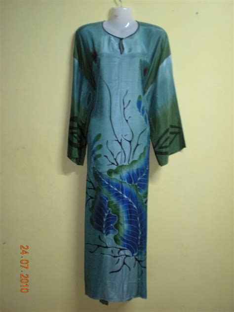 Inspirasi fashion batik modern berikutnya adalah kaftan batik dengan model serut di bagian pinggang. Rabihah-Batik Terengganu: KAFTAN LENGAN PANJANG