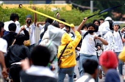 Pengertian radikalisme menurut para ahli ketua umum dewan masjid indonesia, dr. Kenakalan Remaja: Pengertian, Ciri, Contoh, Penyebab, Solusi