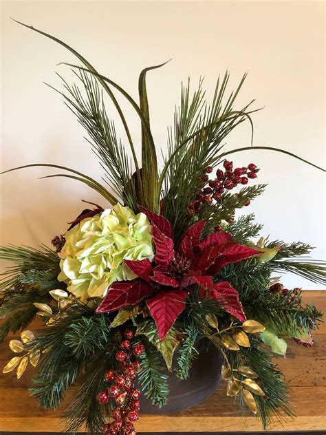 Pin On Christmas Centerpieces