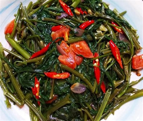 Sayuran hijau ini bisa diolah dengan cara praktis. Resep Tumis Kangkung Sederhana, Cuma 4 Langkah Saja!