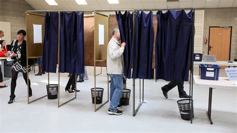 Européennes : des bureaux de vote ouverts plus tard dans 400 communes