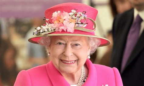 In realtà è più che un ventilatore. Il Natale a letto della Regina Elisabetta: tutti ...
