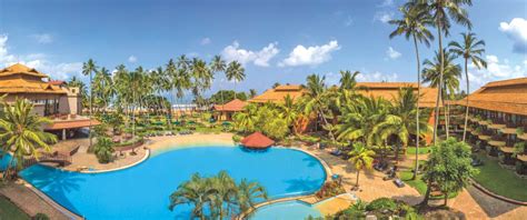 Property is on the beach or right next to it. Royal Palms Beach Resort à Kalutara, Sri Lanka, Sri Lanka ...