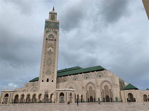 يسع 125 ألف مصلٍ أكبر مسجد في أفريقيا يطفو على مياه المغرب بوابة