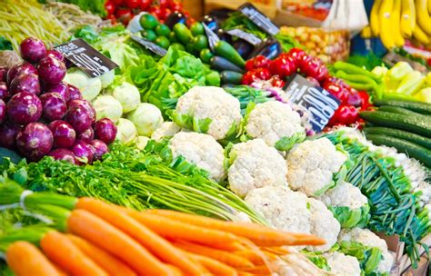 Tumis bawang putih dan bawang bombay hingga harum dalam minyak sayur yang sudah dipanaskan. 30 Manfaat dan Khasiat Sayur-Sayuran untuk Kesehatan