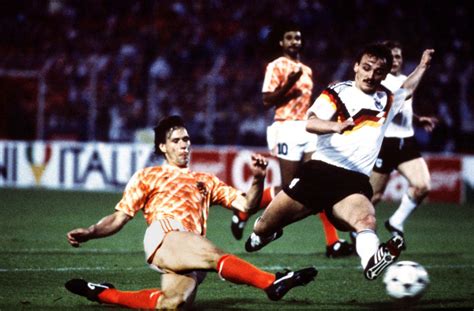 Het ek van 1988 was voor het nederlands elftal een toernooi vol hoogtepunten. Het trauma van 1974, de wraak van 1988 en de afgang van ...