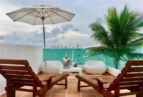 Guests can enjoy time in the coffee bar. Hotel Tropical Inn en Isla Tierra Bomba | Destinia