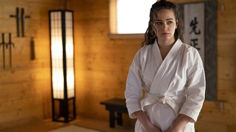 Mary Mouser Samantha Larusso Hd Cobra Kai Wallpapers Hd Wallpapers