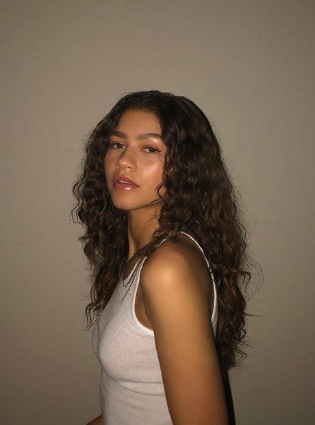 Who Is Zendaya Currently Dating 17 Facts You Need To Know About