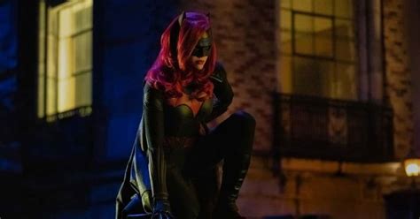 O Trailer Do Epis Dio De Batwoman Apresenta Christina Wolfe Como