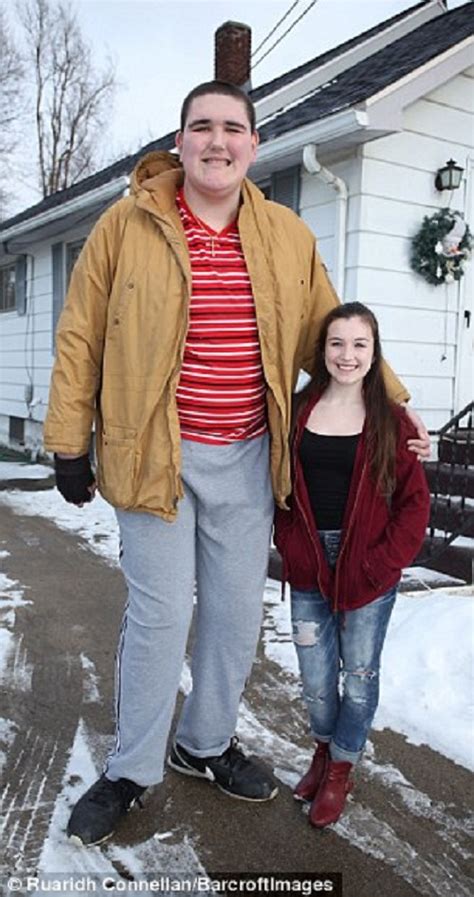 Omg Worlds Tallest Teenager Reaches Record Breaking Height As Hes