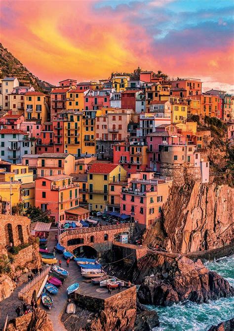 The series includes a variety of bright, bold, colorful images from an array of artists and photographers from around the globe. Manarola - Cinque Terre - Italy | Legpuzzels.nl