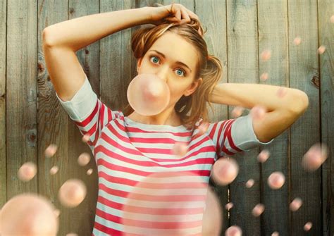 Bubble Gum 1080p Girl Facial Expressions Chewing Gum Hd Wallpaper