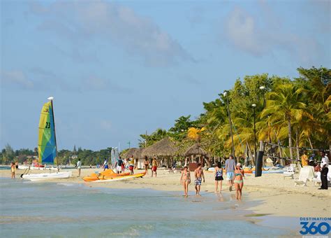 As of the 2010 census, the city's population was 983. Negril Jamaica Beaches