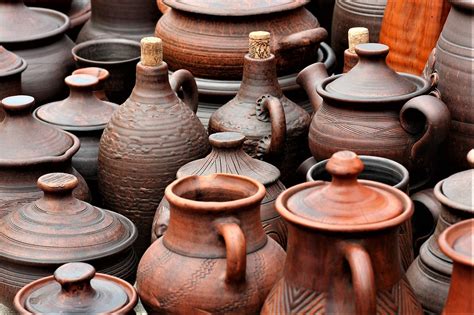 For over 12,000 years clay pots and cookware have been used across cultures and geographies for roasting, baking, steaming, and braising. Benefits Of Cooking in Clay Pots: How to Cook In Earthen Pots?