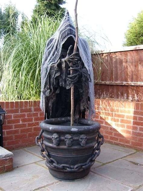 30 fabulously spooky outdoor halloween decorating ideas halloween props halloween outdoor