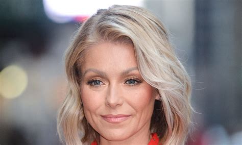 Kelly Ripa Shows Off Incredible Talent In Tight Leggings And Chic Crop
