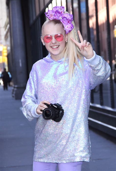 Joelle joanie jojo siwa, better known as jojo siwa or jojo with the big bow, is an american dancer, singer, actress, and youtube personality. JoJo Siwa - Arrives at BUILD Series in NYC 12/11/2018 ...