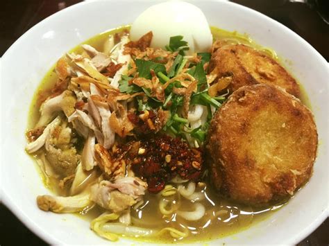 Simple Bee Hoon Soto With Begedil By Andrew Lim