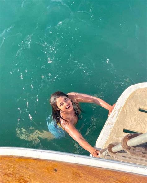 Priyanka Chopra Bikini And Barefoot On A Yacht 6 Photos The Fappening