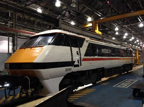 Lner 91119 Repainted In Original Intercity Livery To Celebrate Its