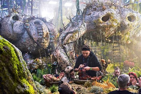 Behind The Scenes Of The Dark Crystal Netflixs Retro Puppet