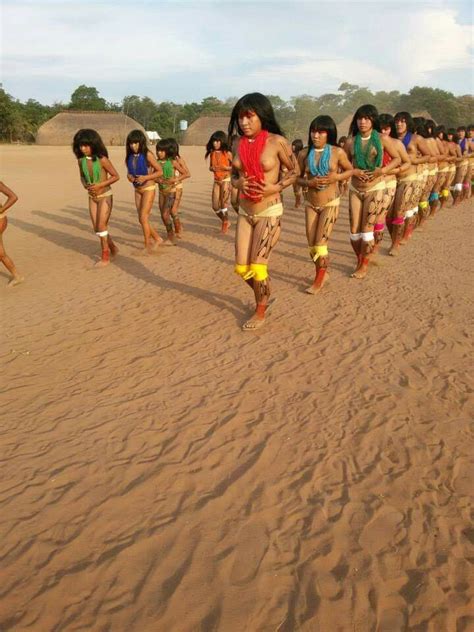 CerimÔnia Kuarup Na Aiha Kalapalo No Parque Indígena Do Alto Xingu Mt Mujeres Lugares Para