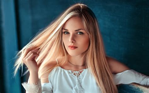 Download Blonde Female Model Hair Blue Wallpaper