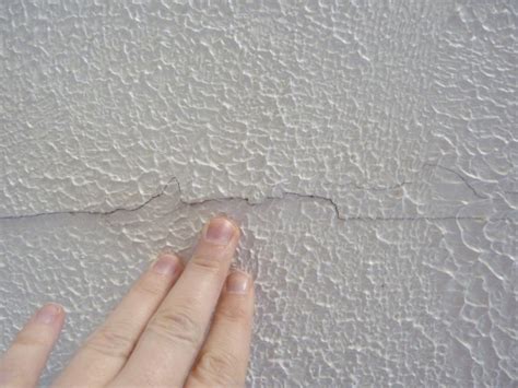 Cracks in a ceiling on the top floor of your home could. Textured Ceiling/Ghosting/Ceiling Crack - Painting - DIY ...